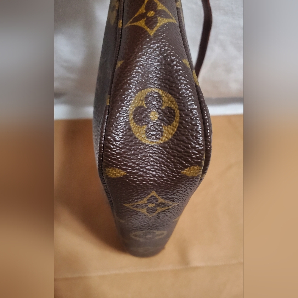 **SOLD**Vintage Louis Vuitton Monogram Canvas Pochette - Picture 7 of 17